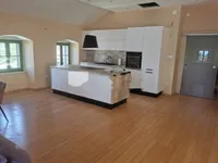 Недвижимость Трехкомнатная квартира в центре: 4