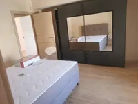 Недвижимость Трехкомнатная квартира в центре: 8