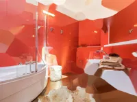 Недвижимость Четырехкомнатная квартира, Центр: 8