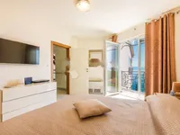 Недвижимость Четырехкомнатная квартира, Центр: 11