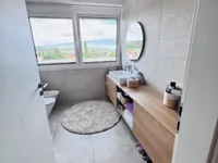 Недвижимость Четырёхкомнатная квартира в Изоле: 11