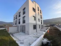 Недвижимость Квартира с 4 комнатами Изола: 1