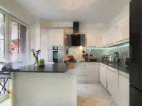 Недвижимость 4-комнатная квартира с видом на море: 8