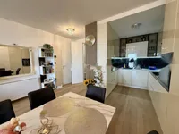 Недвижимость Трехкомнатная квартира в центре: 7