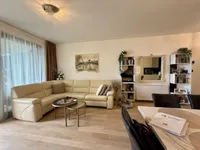 Недвижимость Трехкомнатная квартира в центре: 9