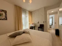 Недвижимость Трехкомнатная квартира в центре: 12