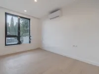 Недвижимость Четырехкомнатная квартира: 3