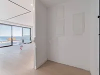 Недвижимость Четырехкомнатная квартира: 6