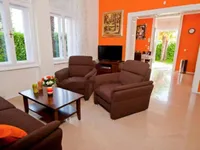 Недвижимость Трехкомнатная квартира, Центр: 1