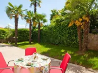 Недвижимость Трехкомнатная квартира, Центр: 2