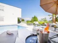 Недвижимость Семейный дом 300 м², Побри: 3