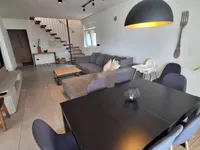 Недвижимость Семейный дом 300 м², Побри: 10