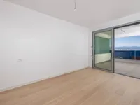 Недвижимость Трехкомнатная квартира в центре: 3