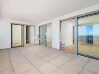 Недвижимость Трехкомнатная квартира в центре: 4