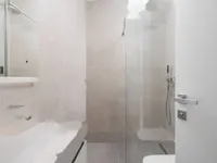 Недвижимость Трехкомнатная квартира в центре: 8