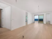 Недвижимость Трехкомнатная квартира в центре: 13