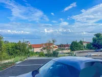 Недвижимость Двухкомнатная квартира, центр: 8