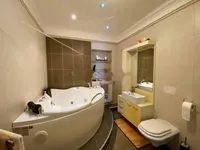 Недвижимость Трехкомнатная квартира, Центр: 14