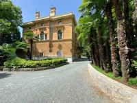 Недвижимость Трехкомнатная квартира, Центр: 20