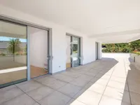 Недвижимость Трехкомнатная квартира в центре: 5