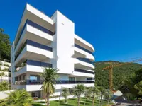 Недвижимость Трехкомнатная квартира в центре: 12