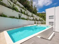 Недвижимость Трехкомнатная квартира в центре: 22