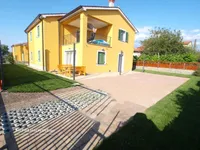 Недвижимость Дом с террасой в Хроватине: 1