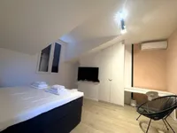 Недвижимость Трехкомнатная квартира, Центр: 1