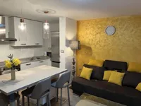 Недвижимость Двухкомнатная квартира, Центр: 1