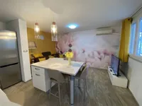 Недвижимость Двухкомнатная квартира, Центр: 7