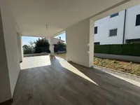 Недвижимость Трехкомнатная квартира в центре: 7