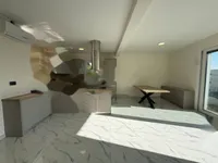 Недвижимость Трехкомнатная квартира в центре: 10