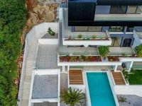 Недвижимость Трехкомнатная квартира в центре: 11