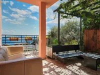 Недвижимость Двухкомнатная квартира в центре: 1