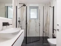 Недвижимость Трехкомнатная квартира в центре: 7