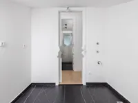 Недвижимость Трехкомнатная квартира в центре: 11