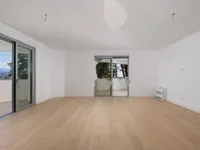 Недвижимость Трехкомнатная квартира, центр: 2