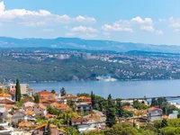 Недвижимость Трехкомнатная квартира, центр: 5