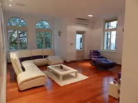 Недвижимость Трехкомнатная квартира в центре: 1