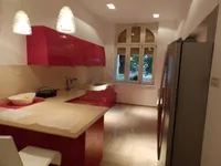 Недвижимость Трехкомнатная квартира в центре: 8