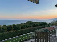 Недвижимость Четырёхкомнатная квартира в центре: 4