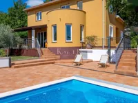 Недвижимость Семейный дом 200 м², Запад: 3