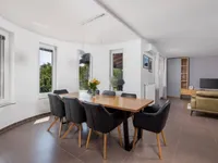 Недвижимость Семейный дом 200 м², Запад: 10