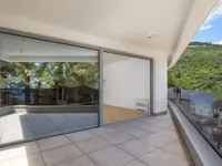 Недвижимость Трехкомнатная квартира в центре: 1