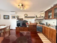 Недвижимость Трехкомнатная квартира, Центр: 7