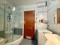 Недвижимость Трехкомнатная квартира, Центр: 20