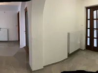 Недвижимость Трехкомнатная квартира в центре: 9