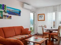 Недвижимость Двухкомнатная квартира, Опатия: 5