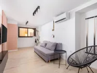 Недвижимость Трехкомнатная квартира в центре: 1