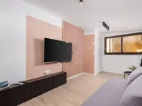 Недвижимость Трехкомнатная квартира в центре: 3